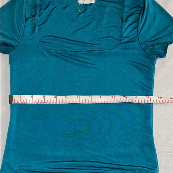 Green Ruched Short Sleeve Scoop Neck Tee - Picture 4 of 5